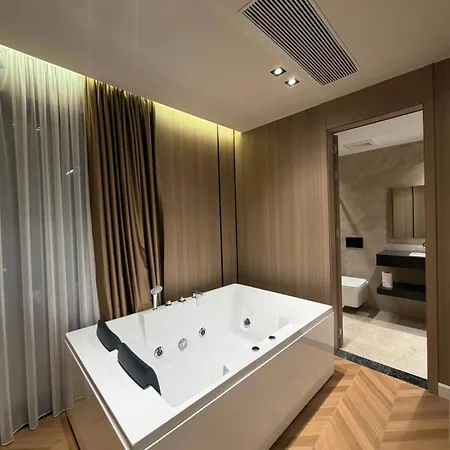 Roden Hotel Golem (Tirana)